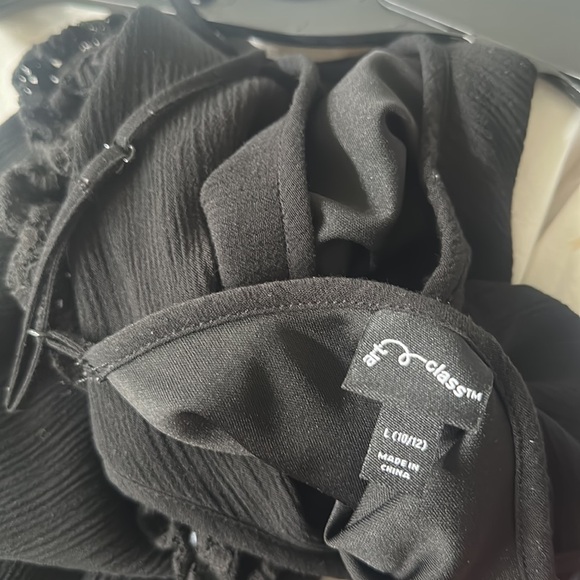 Black Flowy Lace Detail Dress - Picture 5 of 5